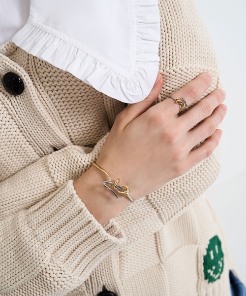 CHARLES & KEITH（チャールズ & キース）の「スカルプチャーリング / Sculptural Ring（リング・レディース・ゴールド/ゴールド系その他/マルチ・S/M）」の6枚目の写真