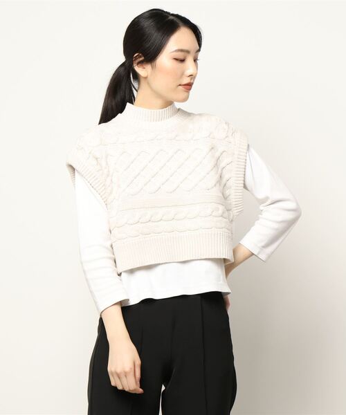 AULI（アウリィ）の「【低身長向けサイズ】ケーブルニットベスト（ベスト・レディース・ブラック/オフホワイト/イエロー×グリーン・XS）」の17枚目の写真