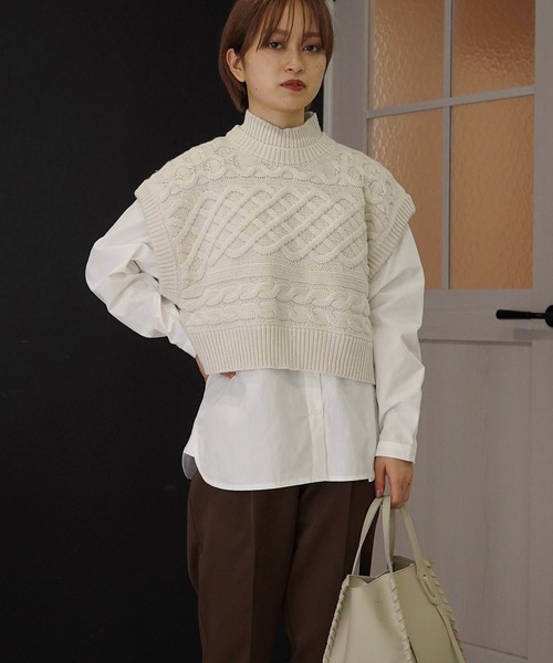 AULI（アウリィ）の「【低身長向けサイズ】ケーブルニットベスト（ベスト・レディース・ブラック/オフホワイト/イエロー×グリーン・XS）」の7枚目の写真