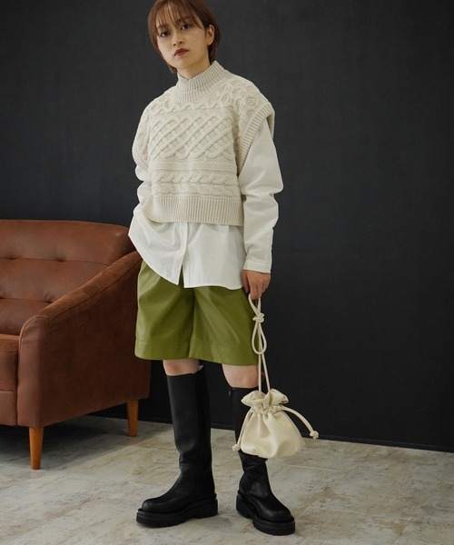 AULI（アウリィ）の「【低身長向けサイズ】ケーブルニットベスト（ベスト・レディース・ブラック/オフホワイト/イエロー×グリーン・XS）」の10枚目の写真