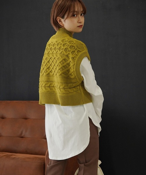 AULI（アウリィ）の「【低身長向けサイズ】ケーブルニットベスト（ベスト・レディース・ブラック/オフホワイト/イエロー×グリーン・XS）」の11枚目の写真