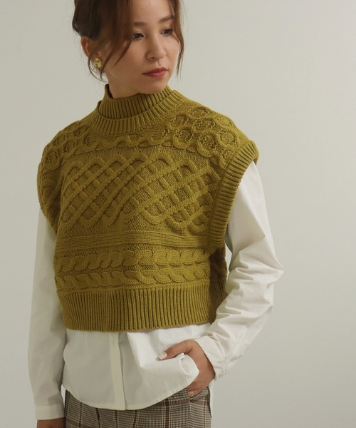 AULI（アウリィ）の「【低身長向けサイズ】ケーブルニットベスト（ベスト・レディース・ブラック/オフホワイト/イエロー×グリーン・XS）」の15枚目の写真
