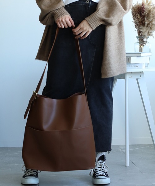 aimoha（アイモハ）の「外ポケット付きフェイクレザートートバッグ　ポーチ付き (LV)（トートバッグ・レディース・ブラック/チョコ/ブラウン/ベージュ/ブラウン系その他3/ベージュ系その他/ブラック系その他/ブラウン系その他/ダークブラウン/ベージュ系その他2/ブラウン系その他2/ブラック系その他2/スカイブルー/グレー/ダークグリーン/ライトパープル・FREE/SMALL/LARGE）」の6枚目の写真