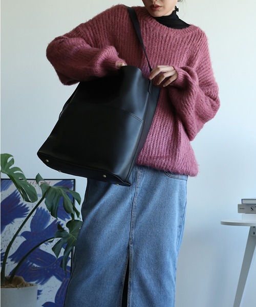 aimoha（アイモハ）の「外ポケット付きフェイクレザートートバッグ　ポーチ付き (LV)（トートバッグ・レディース・ブラック/チョコ/ブラウン/ベージュ/ブラウン系その他3/ベージュ系その他/ブラック系その他/ブラウン系その他/ダークブラウン/ベージュ系その他2/ブラウン系その他2/ブラック系その他2/スカイブルー/グレー/ダークグリーン/ライトパープル・FREE/SMALL/LARGE）」の4枚目の写真