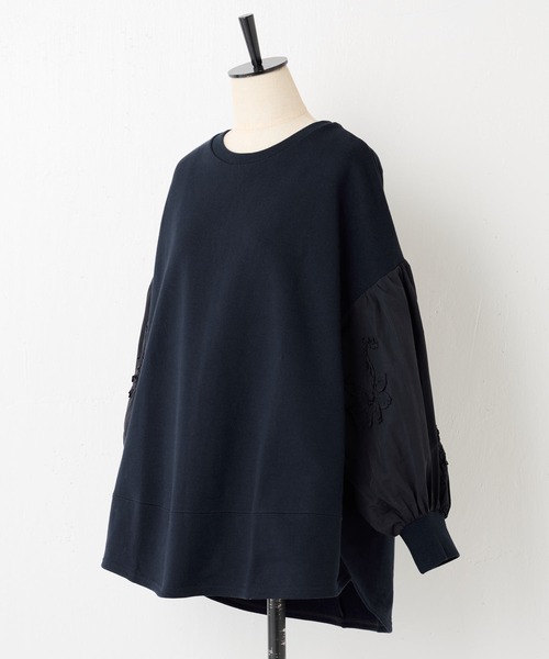 BEARDSLEY（ビアズリー）の「一枚で主役 女性らしいデザイン 袖パフトレーナー（Tシャツ/カットソー・レディース・ブラック/グレー・FREE）」の21枚目の写真