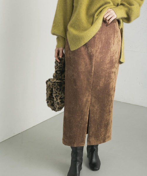 URBAN RESEARCH(アーバンリサーチ)の「ベロアタイトスカート(スカート・レディース・ブラウン/ブルー/ピンク・38/36)」の2枚目の写真