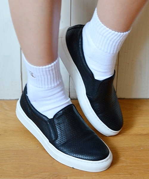 SHIPS for women（シップスフォーウィメン）の「★★nacer de pie:パンチングレザースリッポン◇（スニーカー・レディース・ホワイト/ブラック・35/38/36/37）」の4枚目の写真