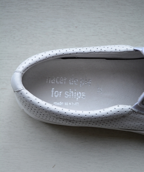 SHIPS for women（シップスフォーウィメン）の「★★nacer de pie:パンチングレザースリッポン◇（スニーカー・レディース・ホワイト/ブラック・35/38/36/37）」の3枚目の写真
