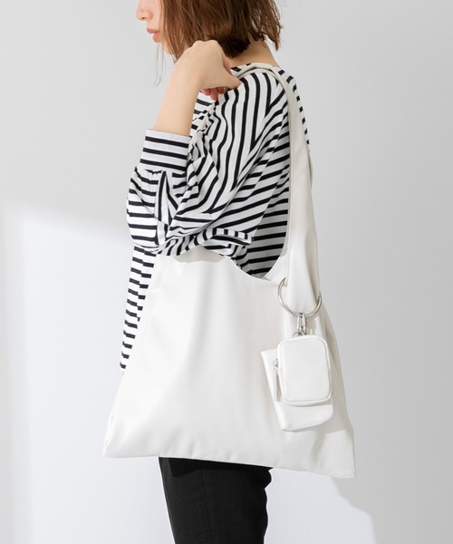 URBAN RESEARCH Sonny Label（アーバンリサーチサニーレーベル）の「ミニウォレット付きトライアングルバッグ（ショルダーバッグ・レディース・ブラック/オフホワイト/ブルー・ONE）」の2枚目の写真