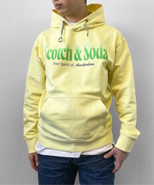 SCOTCH&SODA(スコッチアンドソーダ)の「プリント フーディ【166535】(パーカー・メンズ・ピンク/グリーン/イエロー/ホワイト・LARGE/SMALL/MEDIUM)」の3枚目の写真