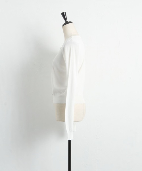 tocco closet（トッコ　クローゼット）の「フラワーモチーフ釦ＵＶ加工クルーネックカーディガン（カーディガン/ボレロ・レディース・ブラック/オフホワイト・M）」の15枚目の写真