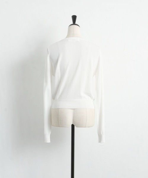 tocco closet（トッコ　クローゼット）の「フラワーモチーフ釦ＵＶ加工クルーネックカーディガン（カーディガン/ボレロ・レディース・ブラック/オフホワイト・M）」の16枚目の写真