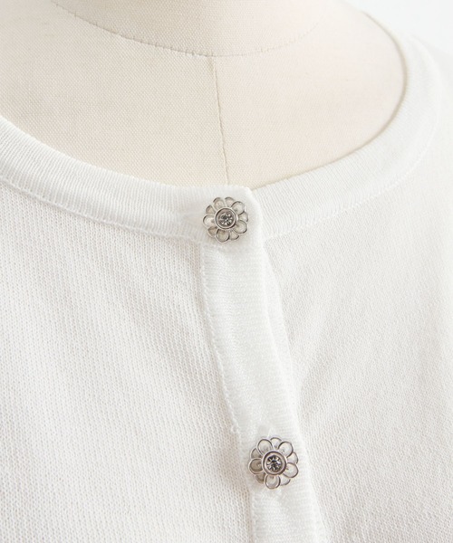 tocco closet（トッコ　クローゼット）の「フラワーモチーフ釦ＵＶ加工クルーネックカーディガン（カーディガン/ボレロ・レディース・ブラック/オフホワイト・M）」の18枚目の写真