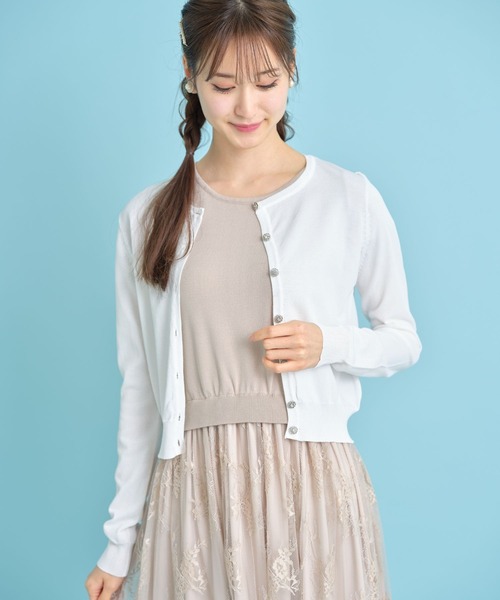 tocco closet（トッコ　クローゼット）の「フラワーモチーフ釦ＵＶ加工クルーネックカーディガン（カーディガン/ボレロ・レディース・ブラック/オフホワイト・M）」の4枚目の写真