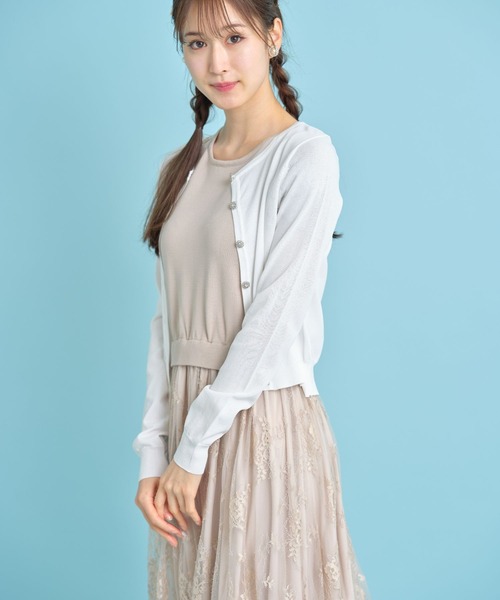 tocco closet（トッコ　クローゼット）の「フラワーモチーフ釦ＵＶ加工クルーネックカーディガン（カーディガン/ボレロ・レディース・ブラック/オフホワイト・M）」の5枚目の写真
