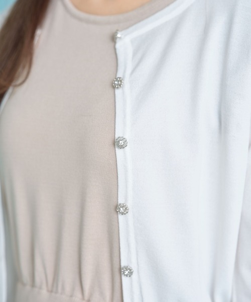 tocco closet（トッコ　クローゼット）の「フラワーモチーフ釦ＵＶ加工クルーネックカーディガン（カーディガン/ボレロ・レディース・ブラック/オフホワイト・M）」の6枚目の写真