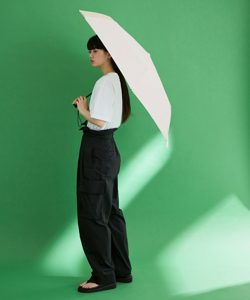 ADAM ET ROPE'（アダムエロペ）の「【サステナブル・晴雨兼用・男女兼用】［U-DAY for ADAM ET ROPE'］ADMERP 折りたたみ傘（折りたたみ傘・レディース・カーキ/キナリ・FREE）」の9枚目の写真