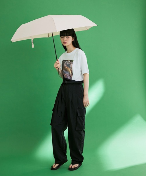 ADAM ET ROPE'（アダムエロペ）の「【サステナブル・晴雨兼用・男女兼用】［U-DAY for ADAM ET ROPE'］ADMERP 折りたたみ傘（折りたたみ傘・レディース・カーキ/キナリ・FREE）」の11枚目の写真