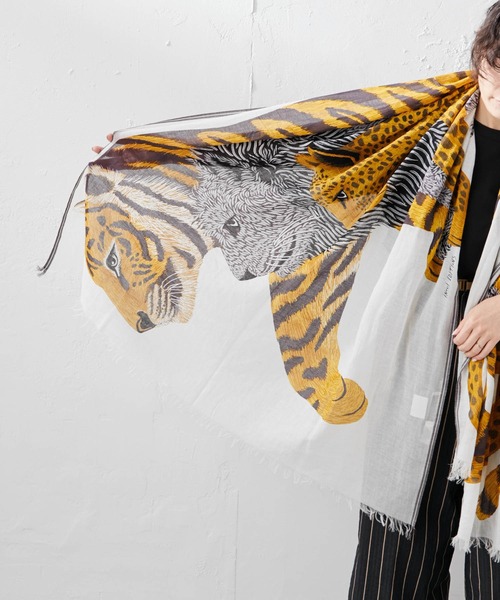 ear PAPILLONNER（イアパピヨネ）の「【INOUI Editions（イヌイエディションズ）】アニマルトリオ柄ストール（ストール/ショール・レディース・ホワイト/サックスブルー/グリーン・FREE）」の2枚目の写真