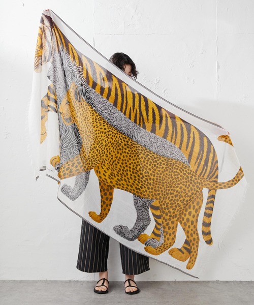 ear PAPILLONNER（イアパピヨネ）の「【INOUI Editions（イヌイエディションズ）】アニマルトリオ柄ストール（ストール/ショール・レディース・ホワイト/サックスブルー/グリーン・FREE）」の7枚目の写真