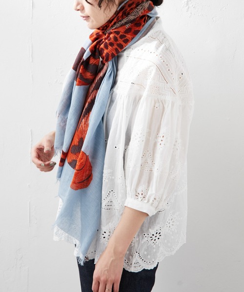 ear PAPILLONNER（イアパピヨネ）の「【INOUI Editions（イヌイエディションズ）】アニマルトリオ柄ストール（ストール/ショール・レディース・ホワイト/サックスブルー/グリーン・FREE）」の16枚目の写真