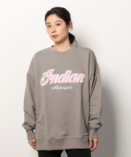 INDIAN(インディアン)の「『INDIAN』サテン刺繍オーバーサイズトレーナー(スウェット・レディース・ブラック/オフホワイト/グリーン/ブルーグレー/グレイッシュベージュ・X-LARGE/MEDIUM/LARGE)」の5枚目の写真
