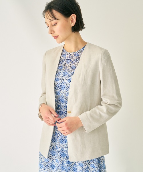 ANAYI(アナイ)の「レーヨン麻ツイルVノーカラー ジャケット(ノーカラージャケット・レディース・ベージュ/キャメル・38/36/34)」の2枚目の写真