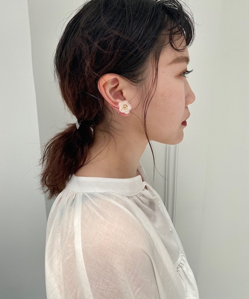 Me%（ミィパーセント）の「ミルキーフラワーイヤリング（イヤリング・レディース・イエロー/グレー・FREE）」の8枚目の写真