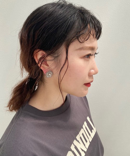 Me%（ミィパーセント）の「ミルキーフラワーイヤリング（イヤリング・レディース・イエロー/グレー・FREE）」の10枚目の写真