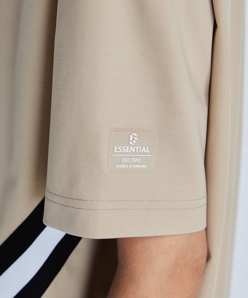ESSENTIAL(エッセンシャル)の「ハイストレッチトップス(Tシャツ/カットソー・レディース・ブラック/ベージュ/オフホワイト・FREE)」の4枚目の写真