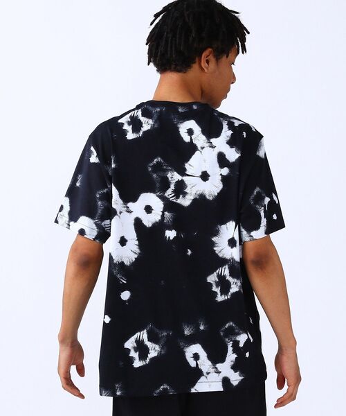 Calvin Klein（カルバン・クライン）の「フラワープリントコンフォートTシャツ（Tシャツ/カットソー・メンズ・ブラック系その他・S/M/L/XL）」の6枚目の写真