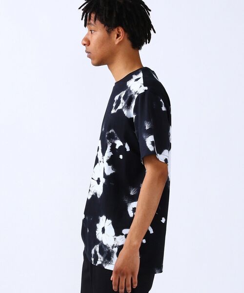 Calvin Klein（カルバン・クライン）の「フラワープリントコンフォートTシャツ（Tシャツ/カットソー・メンズ・ブラック系その他・S/M/L/XL）」の9枚目の写真