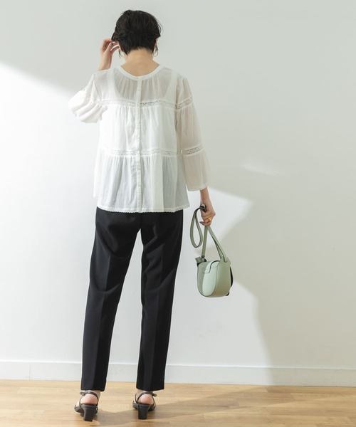 URBAN RESEARCH（アーバンリサーチ）の「前後2WAY楊柳ティアードブラウス（シャツ/ブラウス・レディース・オフホワイト/ブラック・FREE）」の22枚目の写真