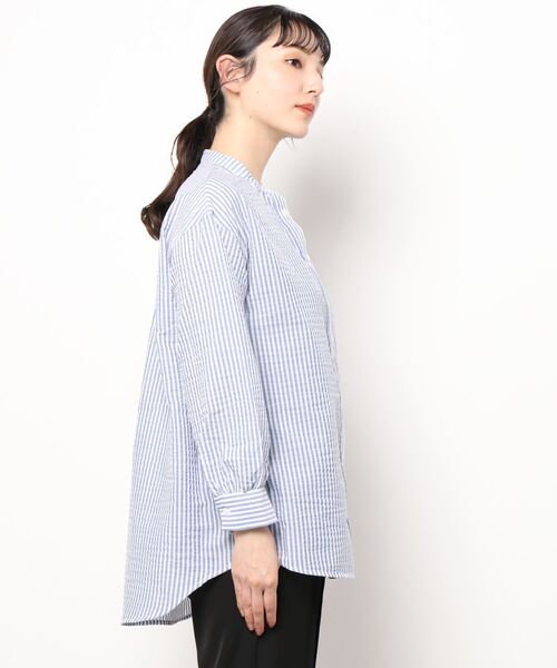 Lugnoncure(ルノンキュール)の「コットンタッチノーカラーシャツ(シャツ/ブラウス・レディース・ネイビー/オフホワイト/ブルー・フリ-)」の4枚目の写真