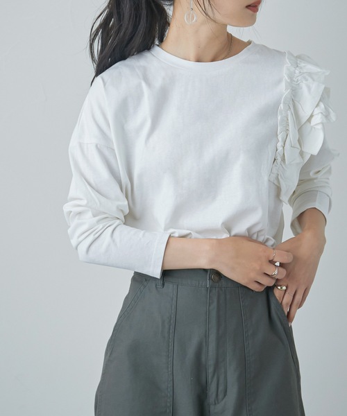 Fashion Letter(ファッションレター)の「フリルショルダーカットソー(Tシャツ/カットソー・レディース・オフホワイト/ライトベージュ/ブラック/カーキ・M~L/LL~3L/4L~5L)」の2枚目の写真