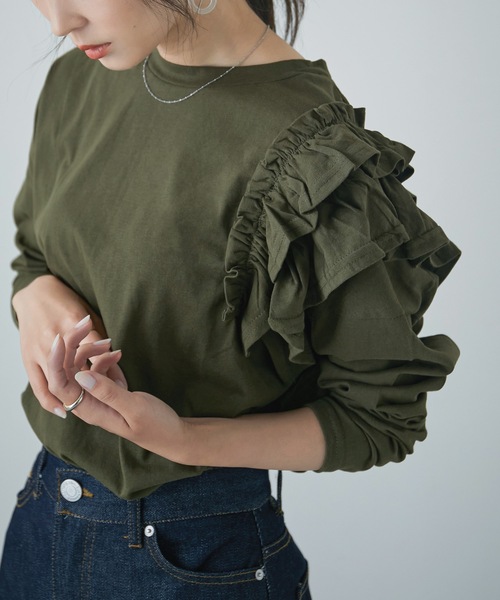 Fashion Letter(ファッションレター)の「フリルショルダーカットソー(Tシャツ/カットソー・レディース・オフホワイト/ライトベージュ/ブラック/カーキ・M~L/LL~3L/4L~5L)」の1枚目の写真