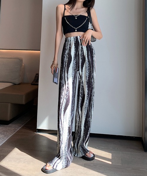 .KOM(ドットコム)の「A'GEM/9 × .kom『.kom/ドットケーオーエム』マルチカラー パターン グラデーション リラックス イージーパンツ(その他パンツ・レディース・A/B/C/D/E・S)」の2枚目の写真