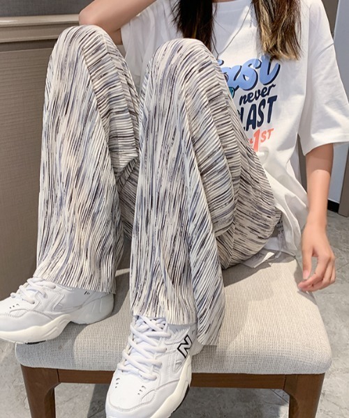 .KOM(ドットコム)の「A'GEM/9 × .kom『.kom/ドットケーオーエム』マルチカラー パターン グラデーション リラックス イージーパンツ(その他パンツ・レディース・A/B/C/D/E・S)」の3枚目の写真