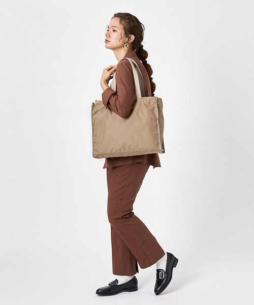 LeSportsac（レスポートサック）の「E/W BOOK TOTE プロビンシャル（トートバッグ・レディース・ベージュ・FREE）」の3枚目の写真