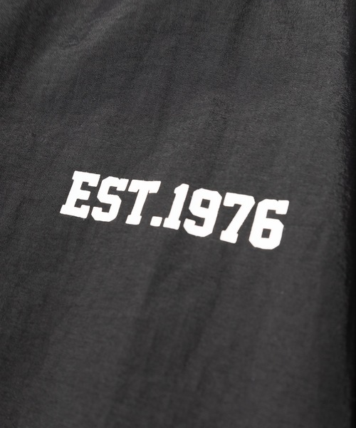 VISION STREET WEAR（ヴィジョンストリートウェア）の「【VISION STREET WEAR／ヴィジョンストリートウェア】リブラインナイロンプルオーバー/スタジアムロゴ/刺繍/ビッグシルエット（ナイロンジャケット・レディース・ブラック/ネイビー/グリーン/マスタード・M/L/XL）」の22枚目の写真