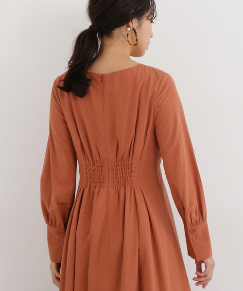 NATURAL BEAUTY BASIC（ナチュラルビューティーベーシック）の「ウエストタックフレアワンピース（ワンピース・レディース・ブラック/ブラウン/オレンジ・SMALL/MEDIUM）」の15枚目の写真