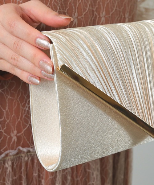 Kana（カナ）の「V字プレート プリーツ 3WAY パーティーバッグ 結婚式 お呼ばれ オケージョン（クラッチバッグ・レディース・ベージュ/シルバー/ブラック・フリー）」の19枚目の写真