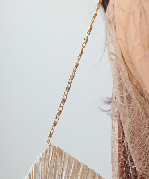 Kana（カナ）の「V字プレート プリーツ 3WAY パーティーバッグ 結婚式 お呼ばれ オケージョン（クラッチバッグ・レディース・ベージュ/シルバー/ブラック・フリー）」の16枚目の写真