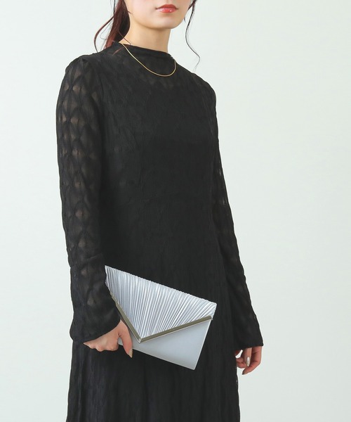 Kana（カナ）の「V字プレート プリーツ 3WAY パーティーバッグ 結婚式 お呼ばれ オケージョン（クラッチバッグ・レディース・ベージュ/シルバー/ブラック・フリー）」の14枚目の写真