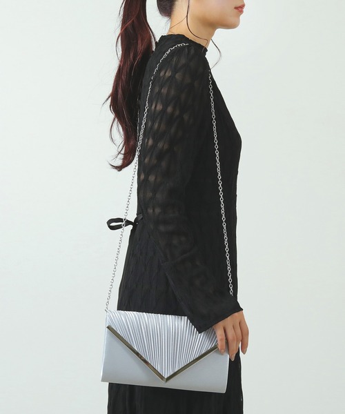 Kana（カナ）の「V字プレート プリーツ 3WAY パーティーバッグ 結婚式 お呼ばれ オケージョン（クラッチバッグ・レディース・ベージュ/シルバー/ブラック・フリー）」の11枚目の写真