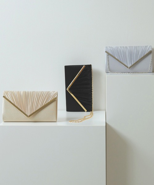 Kana（カナ）の「V字プレート プリーツ 3WAY パーティーバッグ 結婚式 お呼ばれ オケージョン（クラッチバッグ・レディース・ベージュ/シルバー/ブラック・フリー）」の5枚目の写真