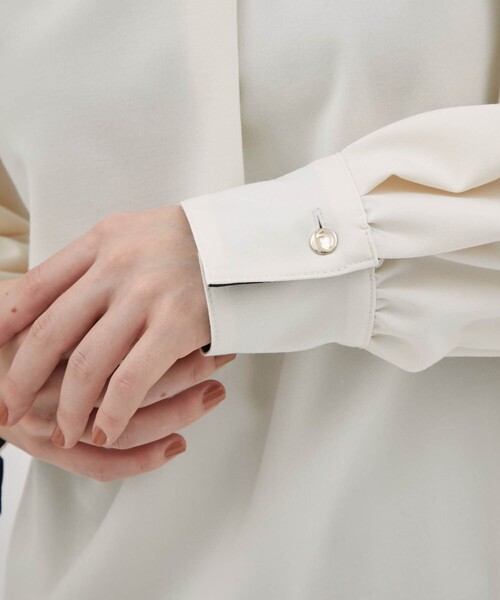 A + TOKYO（エープラストウキョウ）の「バイカラーブラウス（シャツ/ブラウス・レディース・オフホワイト/ピンク/ブラック・2/1）」の8枚目の写真