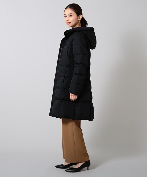 UNTITLED(アンタイトル)の「◆【定番ダウンをリニューアル!】ロングダウンコート<撥水加工/サスティナブルな素材>(ダウンジャケット/コート・レディース・ブラック/サンドベージュ・00/01/02/03/04/42/44/46/48/50)」の19枚目の写真