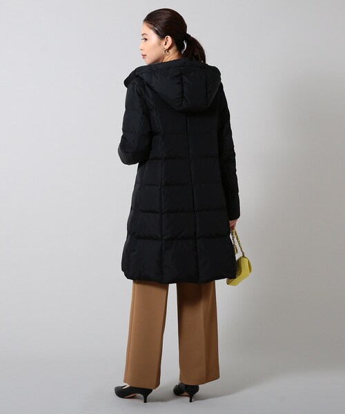 UNTITLED(アンタイトル)の「◆【定番ダウンをリニューアル!】ロングダウンコート<撥水加工/サスティナブルな素材>(ダウンジャケット/コート・レディース・ブラック/サンドベージュ・00/01/02/03/04/42/44/46/48/50)」の20枚目の写真