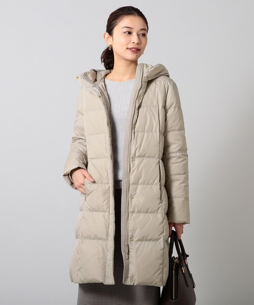 UNTITLED(アンタイトル)の「◆【定番ダウンをリニューアル!】ロングダウンコート<撥水加工/サスティナブルな素材>(ダウンジャケット/コート・レディース・ブラック/サンドベージュ・00/01/02/03/04/42/44/46/48/50)」の22枚目の写真